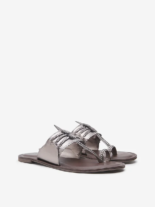 LUNA BLU Dark Grey Braided Kolhapuri Sandals