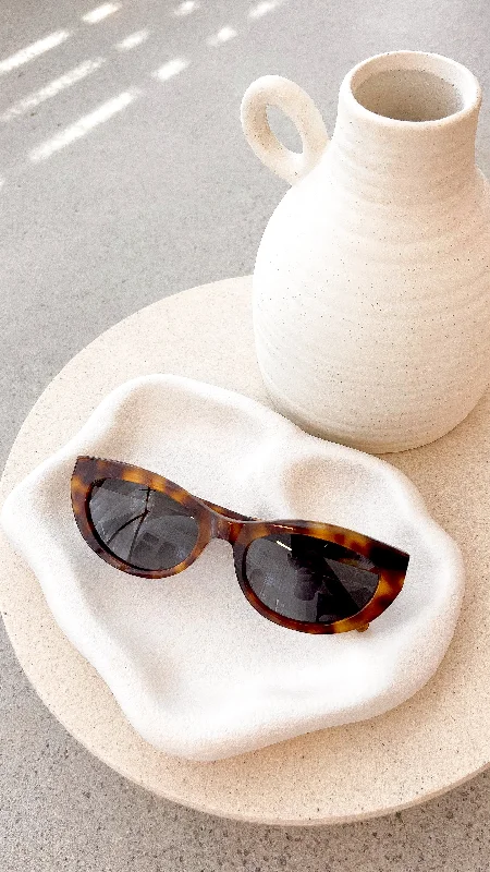 Estella Sunglasses - Hazel Tort